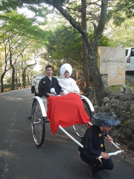 Another beautiful bride and groom in Deer Par -. Nara, Japan