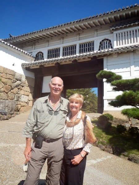 Elaine and Jon in front of Himeji Castle
