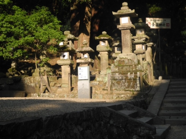 Path of stone lanterns